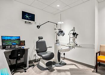 Calgary Optométristes Dr. Farrah Sunderji, OD - EYEDEOLOGY OPTOMETRY CALGARY