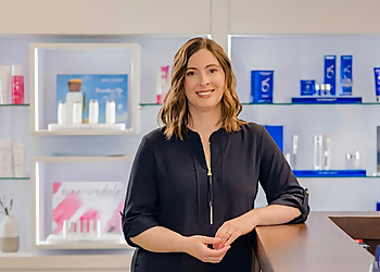 Dr. Fiona Lovegrove - LOVEGROVE DERMATOLOGY Dr. Fiona Lovegrove - London, ON Dermatologists - Doctor Portrait Image
