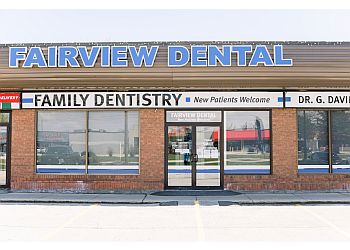 Burlington cosmetic dentist Dr. Mark Munzar - FAIRVIEW DENTAL