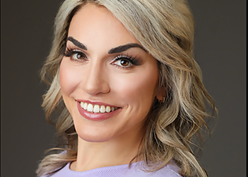 Dr. Hana Farhang Khoee Dr. Hana Farhang Khoee - London, ON Plastic Surgeons - Doctor Portrait Image