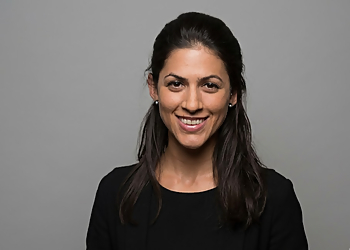 Dr. Hannah Kashyap - OTTAWA WEST DENTAL Dr. Hannah Kashyap - Ottawa, ON Dentistes - Doctor Portrait Image