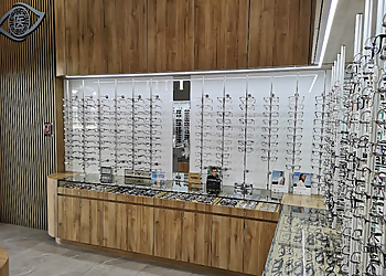 Richmond pediatric optometrist Dr. Helen Wang, OD - MINORU EYE CLINIC