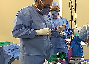 Saskatoon Chirurgien Plasticien Dr. Ian Sunderland