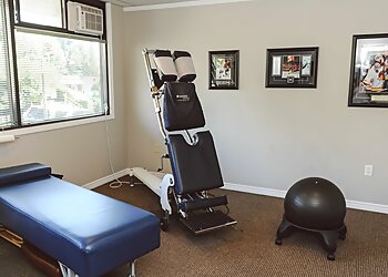 North Vancouver Chiropraticiens Dr. J. Tod Pelly, DC - THE PELLY CLINIC