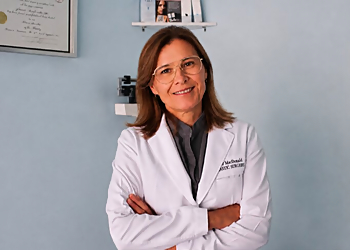 Dr. Jeannie Macdonald - New Westminster, BC Plastic Surgeons - Doctor Portrait Image