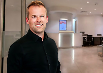 Dr. Jeremie Hallett - Kelowna, BC Dentistes - Doctor Portrait Image
