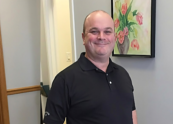 Dr. Jerome Minville, Chiropraticien DC - CLINIQUE CHIROPRATIQUE L F R - Brossard, QC Chiropraticiens - Doctor Portrait Image