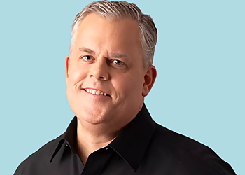 Moncton Orthondontistes Dr. John McManaman - ICONIC SMILES