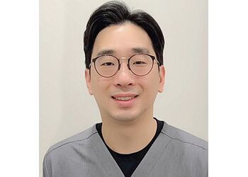 Aurora dentist Dr. Jun Sung Park - AURORA DENTAL CENTRE