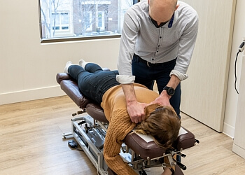 Calgary Chiropraticiens Dr. Kale Matovich, DC - NATURAL WAY CHIROPRACTIC