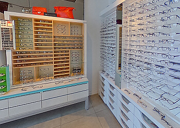 Burlington optometrist Dr. Kalpna Varshney, OD - MEYE HEALTH