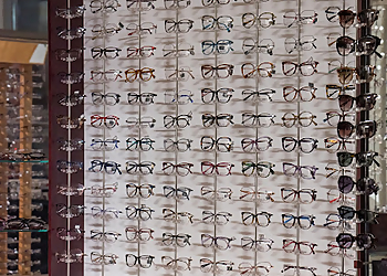 Laval optometrist Dr. Karine Dufour, OD - CLINIQUE VISUELLE FRANCINE JARRY INC