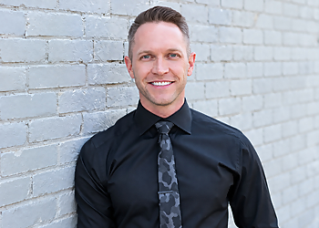 Dr. Kellen Smith - Calgary, AB Dentistes Cosmétiques - Doctor Portrait Image