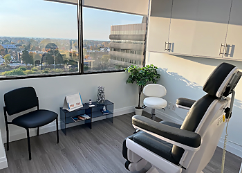 Dr. Kent Taylor - Oakville, ON Dermatologists - Treatment Room Image