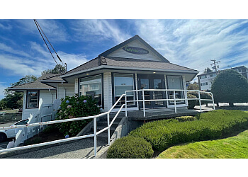 Nanaimo children dentist Dr. Kimiko Kika - HOLLY TREE DENTAL