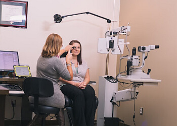 Grande Prairie Optométristes Pédiatriques Dr. Kyla Hunter, OD - AURORA EYE CARE