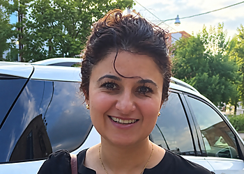 Dr. Linda Anvari - KINGSBRIDGE MEDICAL CENTRE Dr. Linda Anvari - Mississauga, ON Primary Care Physicians - Doctor Portrait Image