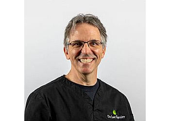 Shawinigan cosmetic dentist Dr. Luc Farrier - CLINIQUE DENTAIRE LUC FARRIER image 1