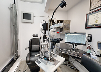 Montreal Optométristes Dr. Michael Toulch, OD - HARRY TOULCH