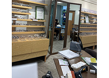 Mississauga optometrist Dr. Mahsa Shekari, OD - DR. SHEKARI AND ASSOCIATES