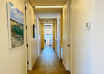 Dr. Mandana Moosavi - North Vancouver, BC Endocrinologues - Clinic Interior Image