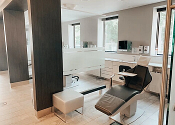 London orthodontist Dr. Manisha Jindal - DENTALIGN ORTHODONTICS