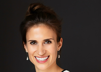 Dr. Maria Pia Canales - CLINIQUE SAINT-CHARLES - Longueuil, QC Orthodontistes - Doctor Portrait Image