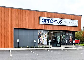 Sherbrooke optometrist Dr. Claudie Houle-Salvail, OD - OPTOPLUS ROCK FOREST