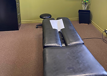 Dr. Mark Guker, DC - REALIGN LIVING HEALTHY - Cambridge, ON Chiropractors - Clinic Interior Image