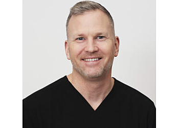 Burlington cosmetic dentist Dr. Mark Munzar - FAIRVIEW DENTAL
