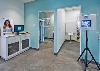 Brampton Orthondontistes Dr. Mark Rosenblatt - Smileworks Orthodontics - Dr. Rosenblatt Invisalign & Braces