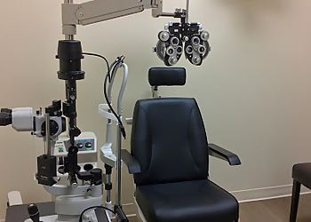 Dr. Michael Yee, OD - Guelph, ON Optométristes - Medical Equipment Image