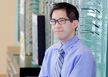 Dr. Michael Yee, OD - DR. YEE & ASSOCIATES Dr. Michael Yee, OD - Guelph, ON Optométristes - Doctor Portrait Image