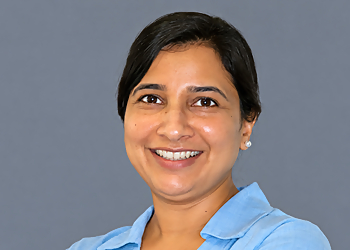 Dr. Monika Spolia - AVENUE DENTAL Dr. Monika Spolia - Brantford, ON Dentistes - Doctor Portrait Image
