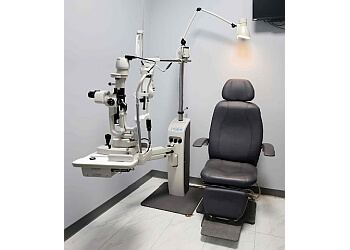 Brampton Optométristes Pédiatriques Dr. Mridu Chaudhry, OD - DIVINE EYE CARE