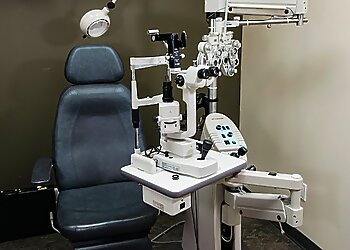 Sherwood Park Optométristes Pédiatriques Dr. Navjot Aujla, OD - VISIONARY EYE CENTRE