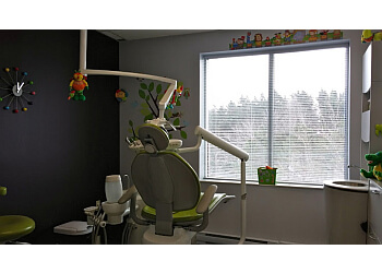 Halifax Dentistes Enfants Dr. Negin Ghiabi - PINNACLE DENTAL SPECIALISTS