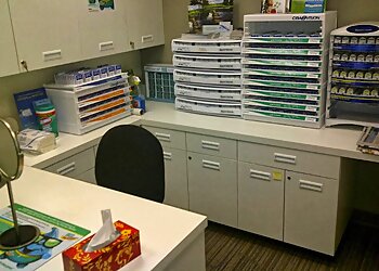 Oshawa Optométristes Pédiatriques Dr. Neil Carvalho, OD, BSc - OSHAWA EYE CARE