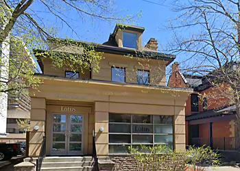 Dr. Nicolas Hynes - Hamilton, ON Chirurgien Plasticien - Hospital Exterior Image