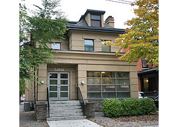 Hamilton Chirurgien Plasticien Dr. Nicolas Hynes - LOTUS COSMETIC SURGERY CENTRE AND MEDISPA