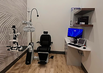Dr. Norma Davis, OD - Sarnia, ON Pediatric Optometrists - Medical Equipment Image