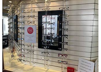 Belleville pediatric optometrist Dr. P Christmas, OD - DR. CHRISTMAS FAMILY EYECARE CENTRE