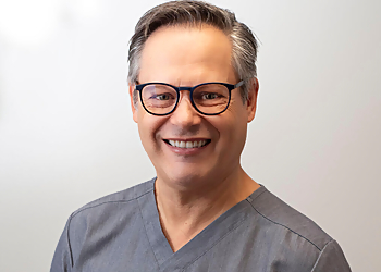 Toronto Dentistes Cosmétiques Dr. Paul Branco - CLINTON DENTAL