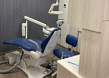 North Vancouver Dentistes Dr. Paymon Mousavi - LYNN VALLEY DENTAL CENTRE