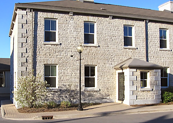 Kingston chiropractor Dr. Peter Pain - THE LIVE WELL CENTRE