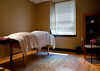 Kingston chiropractor Dr. Peter Pain - THE LIVE WELL CENTRE