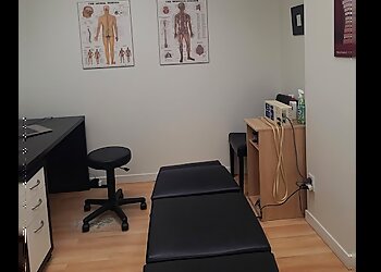 North Vancouver Chiropraticiens Dr. Peyman Khademi, DC - WESTVIEW CHIROPRACTIC AND WELLNESS CENTRE