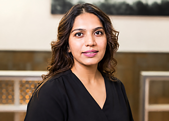 Dr. Pooja Bhatt - APPLE DENTAL CARE Dr. Pooja Bhatt - Kelowna, BC Dentistes Enfants - Doctor Portrait Image