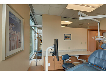 North Vancouver Dentistes Dr. Pouneh Hanjani - HARBOURSIDE DENTAL GROUP