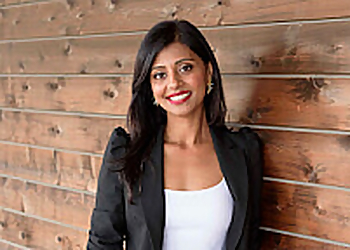 Dr. Preet Virdee - HOMETOWN ORTHODONTICS Dr. Preet Virdee - HOMETOWN ORTHODONTICS - Mississauga, ON Orthodontistes - Doctor Portrait Image
